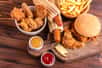 Trop de saucisse, de nuggets, de biscuits apéro… pourrait impacter la santé mentale, selon une nouvelle étude. © dzevoniia, Adobe Stock