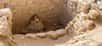 La découverte de corps conservés est un évènement notable dans l'archéologie péruvienne. Très menacées par le trafic, les momies intactes s'avèrent être de précieuses découvertes pour comprendre les peuples du passé et leurs conditions de vie. Sur le site de Huaca Pucllana dans la zone résidentielle de Miraflores à Lima, un corps à la tête chevelue a été découvert par les archéologues qui travaillent sur le site depuis plusieurs années.