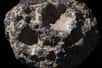 En attendant le lancement de la sonde Psyché de la Nasa, une équipe de planétologues a dressé des cartes détaillées des propriétés physiques de la surface de l'astéroïde, révélant un corps hétérogène, riche en roches et en métaux, ayant vraisemblablement subi d'importantes collisions dans les premières phases de son histoire.