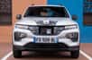 Renault vient de dévoiler les tarifs des trois versions de la Dacia Spring qui se positionne à un tarif défiant toute concurrence une fois le bonus écologique appliqué.