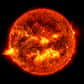 À la surface du Soleil, la température est déjà impressionnante, mais au cœur du noyau, elle devient phénoménale. Alors, jusqu'où peut-elle aller ? Entrez au cœur de notre étoile pour en savoir plus…