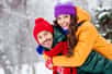 Deux personnes avec des vêtements d'hiver © Shutterstock