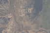 À son apogée au XIVe siècle, l’Empire du Mali s’impose comme l’une des plus vastes et des plus riches puissances du monde médiéval, au point d’attirer l’attention des géographes arabes et des marchands venus du monde islamique. Fondé sur l’exploitation de ressources naturelles comme l’or et le sel, cet empire d’Afrique de l’Ouest a su tirer parti de sa position au cœur des réseaux transsahariens pour construire une économie florissante.