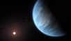 De la vapeur d’eau a une nouvelle fois été détectée dans l’atmosphère d’une exoplanète, mais cette fois-ci la planète évolue dans la zone d’habitabilité de son étoile, ce qui rend cette découverte particulièrement excitante. Dit autrement, on a découvert de l’eau dans une planète potentiellement habitable !