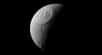 Autour de Saturne, il y avait déjà Encelade et Titan. Parmi les lunes de la planète aux anneaux qui cachent un océan liquide sous leur surface, il faudra désormais sans doute aussi compter la petite Mimas.