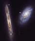 Hubble a 27 ans aujourd’hui et en cadeau, il nous offre un aperçu, riche de détails, de deux galaxies spirales très proches l’une de l’autre. Leur étude intrigue cependant les astronomes car, en dépit de leur interaction gravitationnelle, aucune déformation n’est visible. Il existe peut-être une explication...
