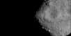 Après trois ans et demi de voyage, la sonde spatiale Hayabusa-2 a rejoint, fin juin, l’astéroïde Ryugu. La récolte de données vient de commencer. Les 6 et 7 août, le vaisseau s’est approché à moins d’un kilomètre de l’astre, nous dévoilant des détails inédits de sa surface.