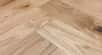 Le parquet massif est un revêtement noble, 100 % naturel, qui séduit depuis des siècles. Authentique, chaleureux, il crée des sols à haute valeur ajoutée, faciles à rénover et à longue durée de vie. On peut le poser dans toutes les pièces de la maison, y compris la cuisine ou la salle de bains, à condition de choisir une essence de bois résistante à l'humidité ou d'appliquer un traitement adapté.