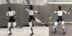 Le robot Optimus de Tesla esquisse quelques pas de danse. © Tesla