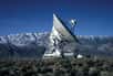 Dans le nord de la Californie se trouve l'une des dix antennes identiques du Very Long Baseline Array. Les données de chacun des radiotélescopes de 25 mètres sont expédiées au Array Operations Center de Socorro, au Nouveau-Mexique, pour être combinées numériquement. Les dix antennes sont réparties sur une ligne de base qui s'étend d'Hawaï à St. Croix.&nbsp; © NRAO/AUI/NSF