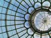 Impressionnante verrière de métal et de verre, un ouvrage de l'architecte Alphonse Balat (1818-1895) aux Serres royales de Laeken, en Belgique. © Benoît Strappazon, Adobe Stock
