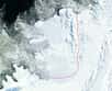 Un phénomène surprenant a lieu en Antarctique. Onze lacs se déplacent sur la banquise George VI à la vitesse de 500 mètres par an. De plus, ces étendues d’eau ne suivent pas le déplacement des glaces ! Comment est-ce possible ?