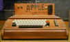 Vendu aux enchères chez Christie’s, un Apple 1, premier ordinateur conçu par Jobs et Wozniak, a été adjugé à un collectionneur pour plus de 130.000 livres sterling. Réfléchissez avant de jeter votre vieil iPod…