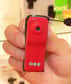 Une firme chinoise vient de montrer une caméra vidéo miniature qui tient dans le creux de la main. Livrée avec un clip, elle peut s'accrocher n'importe où et filmer durant deux heures.