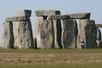 La construction du monument de Stonehenge, érigé entre 2800 et 1100 ans avant J.-C, a fait l’objet d’innombrables théories. Une archéologue britannique suggère aujourd’hui que les mégalithes auraient été déplacés grâce à de la graisse de porc.