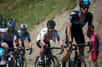 Les coureurs dépensent une énergie phénoménale durant les 21 étapes du Tour de France. Ils vont ainsi perdre environ 40 kilos de graisse sur toute la durée de la course ! Une déperdition d’énergie qu’il faut bien compenser par la nourriture.