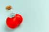 Est-ce la pilule magique contre les AVC ? Une nouvelle étude vante les bienfaits d’une polypilule associant quatre principes actifs en prévention des maladies cardiovasculaires. Le concept fait cependant débat auprès des spécialistes, certains pointant du doigt les effets secondaires d’un tel traitement.