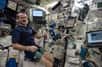 Le séjour dans l’espace de l’astronaute canadien Chris Hadfield n’a pas été sans conséquence sur sa santé et son physique. Maintenant qu’il est de retour sur Terre, il est temps de comprendre comment les effets de l’impesanteur l’ont affecté et comment la gravité va les corriger.