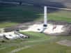 SpaceX, qui veut s'installer sur tous les segments du marché de l’accès à l’espace, étudie un lanceur partiellement réutilisable. Un prototype en cours d’essai, le Grasshopper, préfigure un étage réutilisable pour son lanceur Falcon-9.