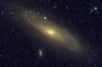 Visible à l'œil nu, région privilégiée pour les balades nocturnes des astronomes amateurs, la galaxie d'Andromède, alias M31, se laisse facilement photographier et même dessiner. En voici une succession de portraits proposés par les membres du forum d’astronomie de Futura-Sciences.