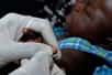 Un grand pas dans la lutte contre le paludisme vient-il d’être franchi ? Des chercheurs américains ont mis en évidence l’efficacité d’un vaccin contre cette maladie. Selon certains spécialistes, ce résultat est cependant à tempérer, car les problèmes techniques pourraient rendre la vaccination de masse difficile.