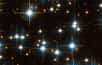 De tous les amas d'étoiles, NGC 6791 est l’un des plus étudiés car il est l'un des plus atypiques. Alors que les étoiles d’un amas sont censées être nées en même temps, NGC 6791 abrite trois populations dont les âges diffèrent entre eux de plus d’un milliard d’années ! Un début d’explication vient d’être avancé par les astrophysiciens.