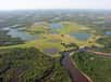 La plus grande zone humide du monde est en danger, d'après un récent rapport du WWF. Le Pantanal, en Amérique du Sud, est en effet victime des constructions humaines, de l'agriculture intensive et de la déforestation, perturbant le fleuve Paraguay qui irrigue la zone.