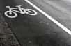 Dans un pays où il y a davantage de vélos que d’habitants mais où le verglas piège souvent les deux-roues, pourquoi ne pas réchauffer la chaussée si c’est à bon prix, à l’aide de la géothermie ? L’étude est en cours aux Pays-Bas…