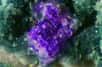 En Australie, des géologues ont découvert un nouveau minéral, d’une composition inhabituelle et ne ressemblant à rien de connu. La putnisite, c’est son nom, est légère, violette et friable. La nature a encore de quoi émerveiller les géologues...