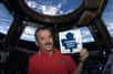 L’astronaute Chris Hadfield de l’Agence spatiale canadienne profite de son séjour à bord de la Station spatiale internationale pour photographier notre planète à ses – rares – moments perdus. Il a ainsi réalisé une étonnante image de quelques-uns des volcans de la péninsule russe du Kamtchatka.