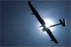 Ce matin, l'immense oiseau de 63 mètres d'envergure s'est envolé de la piste de Payerne, en Suisse, pour un vol tout électrique de 87 minutes jusqu'à 1.200 mètres d'altitude. La victoire est totale pour l'équipe réunie autour de Bertrand Piccard, qui programme pour 2012 un tour du monde à bord de cet avion solaire.