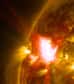 Une très belle éruption solaire, d'ampleur modeste, a été filmée par le satellite d'observation solaire SDO, de la Nasa. Avec de fausses couleurs, il montre l'activité à la surface de notre étoile, faite d'éjections de matière de dimensions gigantesques.