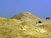 Une pyramide jusque-là inconnue a surgi des sables de Saqqarah. Annoncée par le ministre de la Culture égyptien Farouk Hosni, ce monument vient combler une lacune dans l’histoire du pharaon Téti et de la sixième dynastie.