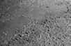 Il y a vingt ans la sonde Voyager 2 survolait la surface de Triton et y découvrait un cryovolcanisme. Les progrès des ordinateurs et des traitements de l’image aidant, la Nasa nous livre aujourd’hui une vidéo du survol recréée à partir des images prises par la sonde.