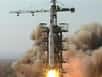 La Corée du Nord s’apprête à lancer sa fusée Taepodong-2 pour placer un satellite en orbite terrestre, au grand dam de ses voisins et notamment du Japon, qui y voient le banc d’essai d’un missile balistique. Le précédent tir, en 2009, avait échoué.