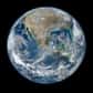 Le satellite météorologique américain NPP, rebaptisé Suomi NPP et lancé à la fin du mois d'octobre 2011 par la Nasa, a réalisé une image géante à haute résolution de notre belle Planète bleue.