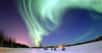 Face au spectacle des aurores polaires, certains demeurent simplement admiratifs. D’autres, comme ces chercheurs norvégiens, tentent d’en percer les mystères. Ils nous proposent aujourd’hui une explication aux asymétries observées entre aurores boréales et aurores australes.