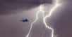Les « éclairs noirs », ce sont des flashs de rayons gamma qui se produisent au cours d’un orage. Ils sont invisibles, mais pas pour autant nécessairement inoffensifs. C’est ce que nous apprennent aujourd’hui des chercheurs qui estiment qu’il existe un risque que l’un d’entre eux frappe un avion.