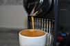 Le très en vogue café en capsule contiendrait plus de furane, une molécule cancérigène probable, que les autres types de café. Pas de panique : les quantités sont encore largement en dessous des doses maximales recommandées.