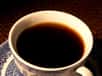 Déjà remarquée chez l’animal, l'observation se confirme chez l’Homme : les plus grands consommateurs de caféine ont moins de risques de déclencher un carcinome basocellulaire, le plus commun des cancers de la peau. En revanche, les mécanismes d’action de la substance active du café restent incompris.