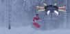 Un célèbre youtubeur associé à Samsung a construit un drone géant équipé d'une caméra pour le tirer sur son snowboard, le tout déguisé en Père Noel. La prochaine attraction à la mode dans les stations de sports d’hiver ?