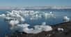 Les températures augmentent. Et la glace fond. Avec le risque de faire monter le niveau des océans partout dans le monde. C’est pourquoi les chercheurs continuent à essayer d’en apprendre plus sur les liens entre calotte glaciaire arctique et changement climatique. Ils viennent de découvrir un décalage dans le temps conséquent.