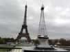 Une Tour Eiffel lévite devant la vraie grâce à des supraconducteurs à haute température critique. On peut le constater lors des après-midi des deux derniers weekends du mois d’octobre 2011 en allant à l’exposition du CNRS « Entrée en matière ». Profitez-en, l’entrée est gratuite !