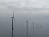 L'éolien en mer a le vent en poupe : le gouvernement français vient de lancer un appel d'offre pour installer environ 600 éoliennes au large des côtes bretonnes et normandes. De quoi rattraper le retard vis-à-vis de nos voisins européens.