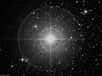 L'une des étoiles les plus brillantes de la constellation du Cocher vient de révéler aux astronomes le secret de ses baisses de luminosité, aussi longues qu'irrégulières. En cause, un disque de poussières qui orbite autour de l'étoile.