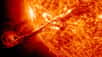 Le 31 août 2012, un long filament de matériau solaire qui flottait dans l'atmosphère du Soleil, la couronne, a éclaté dans l'espace. L'éjection de masse coronale ou CME résultante s'est éloignée du Soleil à plus de 900 km/s. Cette photo montre l'éjection capturée par plusieurs satellites solaires de la Nasa (SDO, Stereo, Soho). © Nasa