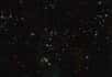 Le VST (VLT Survey Telescope) à l’observatoire de Paranal de l’ESO au Chili a photographié un groupe fascinant de galaxies en interaction dans l’amas d’Hercule. La finesse de cette nouvelle image et les centaines de galaxies photographiées en détail en moins de trois heures d’observation témoignent de la grande puissance du VST et de son énorme caméra OmegaCam pour explorer l’univers proche.