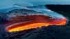 La coulée de feu de l’Etna, photographie de Luciano Gaudenzio réalisée en 2017 à l'heure bleue. © Luciano Gaudenzio, Wildlife Photographer of the Year 2020