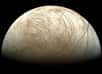 La seule façon d’interpréter correctement certaines régions surélevées de la banquise d’Europe, la célèbre lune de Jupiter, serait d’y voir la trace de lacs géants à seulement 3 km de profondeur. Voila de quoi relancer le débat sur la présence de la vie sur Europe et l’exploration de son océan.