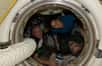 Moins d’un an après avoir négocié l’achat de places à bord des capsules Soyuz jusqu’en 2014, la Nasa et l’Agence spatiale russe Roscosmos sont de nouveau assises autour d’une table. La Nasa négocie des sièges pour la période 2014-2015 pour ses astronautes et ceux de ses partenaires pour l'accès à la Station spatiale avec en toile de fond la fin de l’ère des navettes.